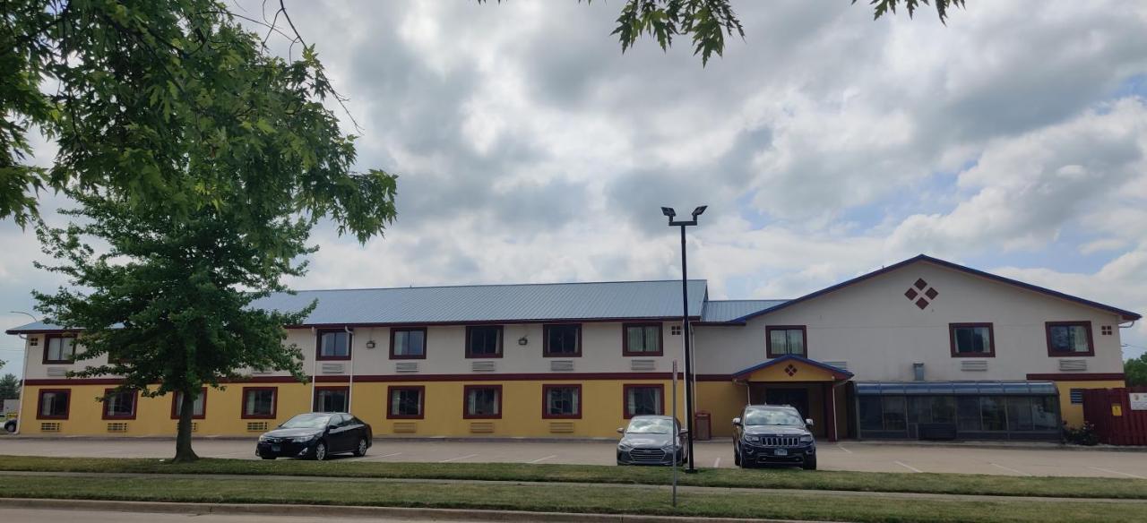 Motel Super 8 By Wyndham Champaign Exterior foto