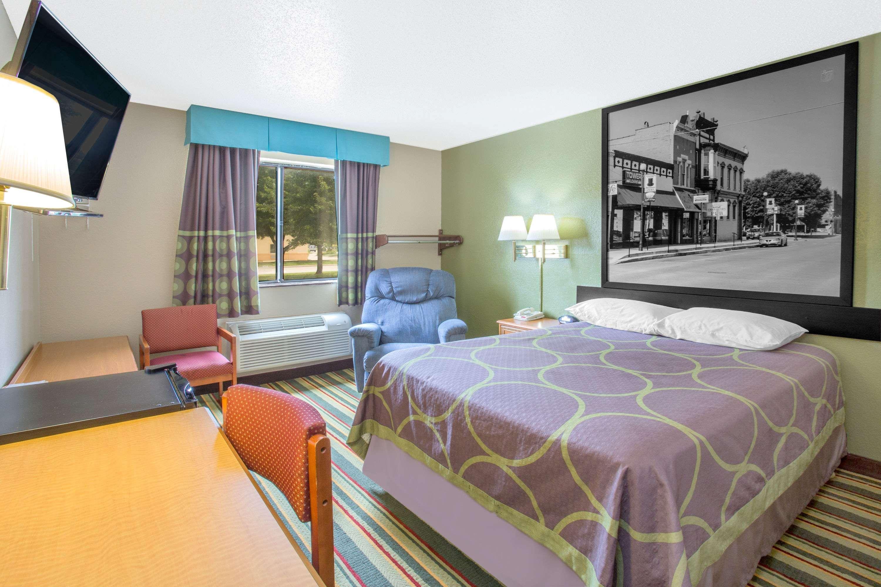 Motel Super 8 By Wyndham Champaign Exterior foto