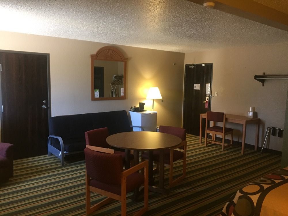 Motel Super 8 By Wyndham Champaign Exterior foto