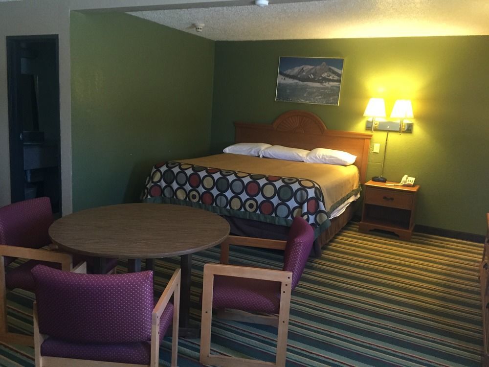 Motel Super 8 By Wyndham Champaign Exterior foto